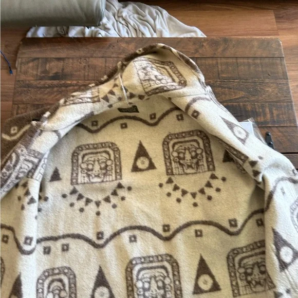 Reywear HEAVY Wool Jacket with Hood Handmade in Ecuador - Picture 4 of 4